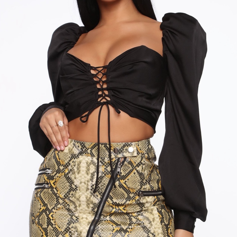 Black Puffy Sleeves Cropped Top